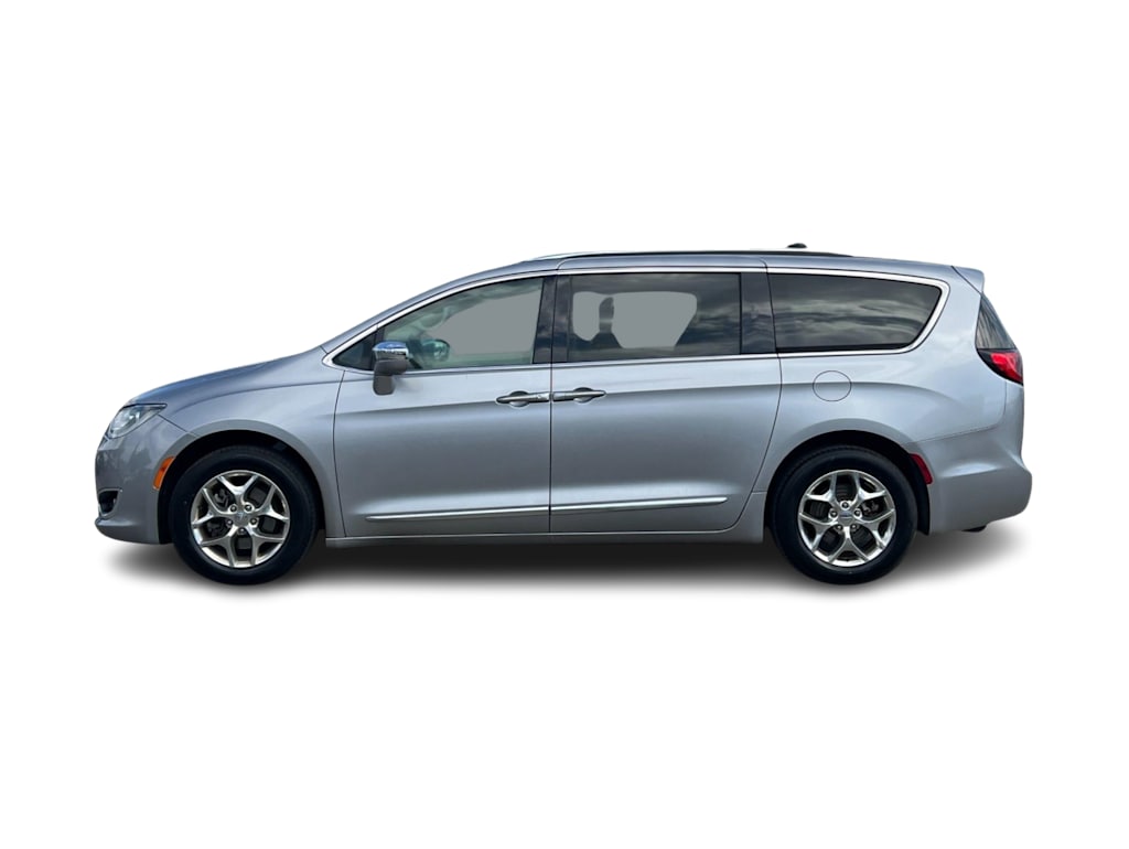 Thumbnail: 2018 Chrysler Pacifica - 3