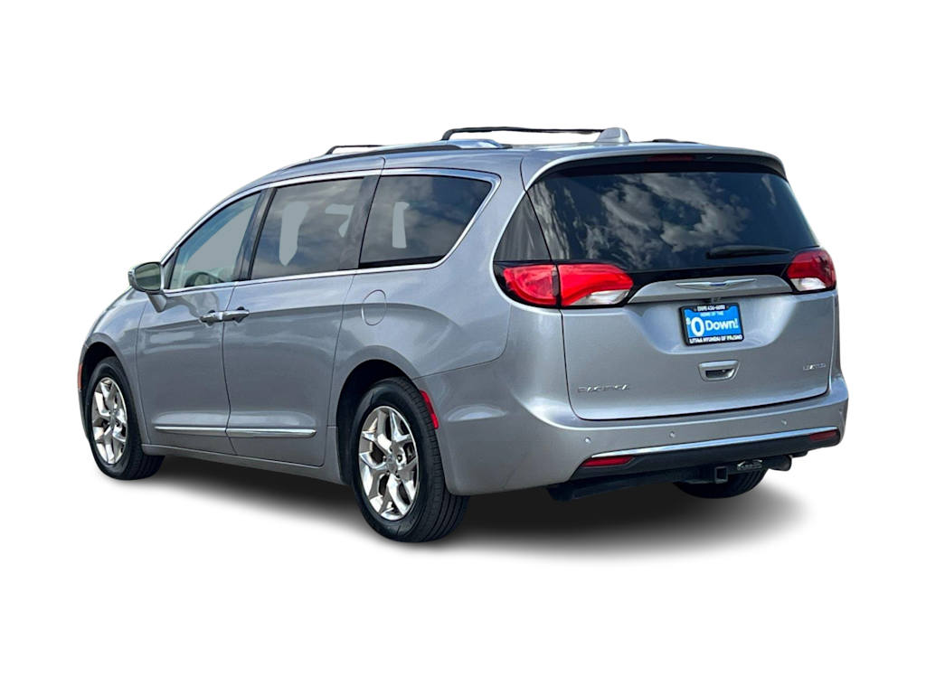 Thumbnail: 2018 Chrysler Pacifica - 4