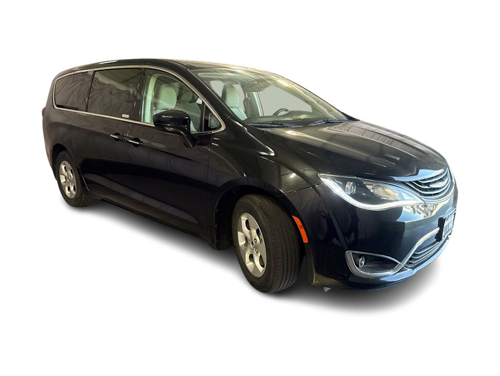 Thumbnail: 2018 Chrysler Pacifica - 13