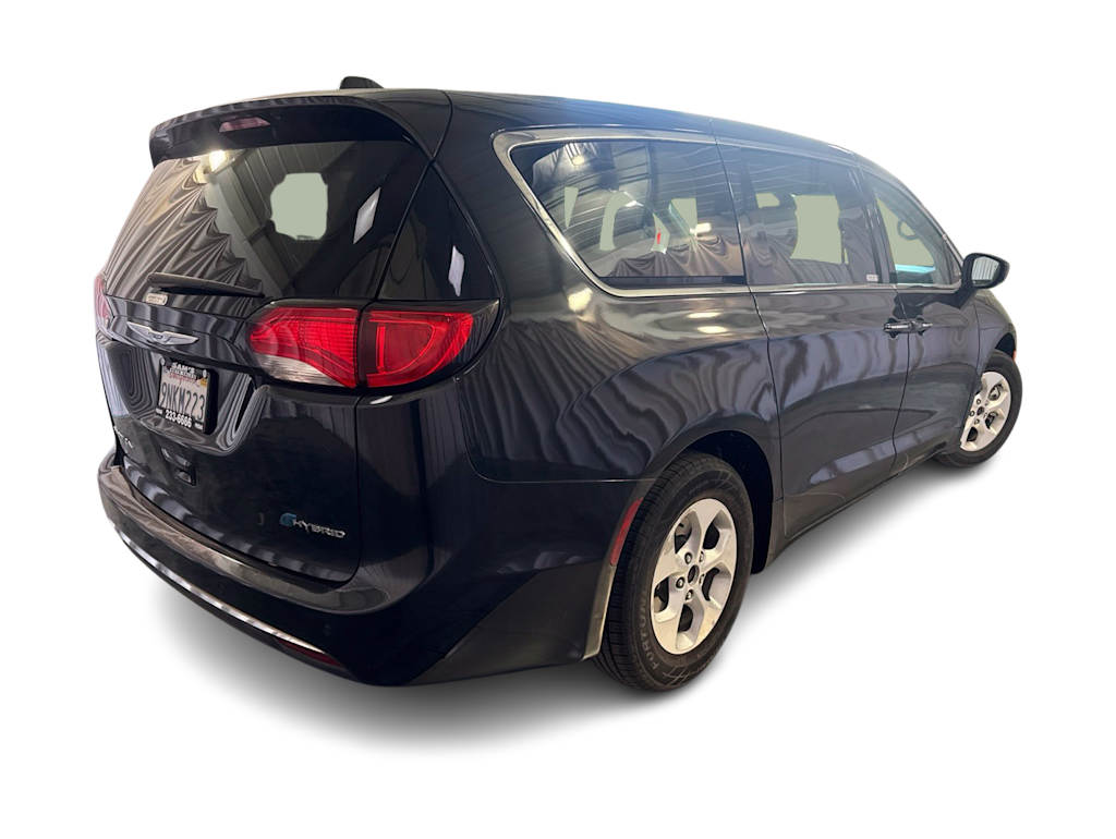Thumbnail: 2018 Chrysler Pacifica - 15