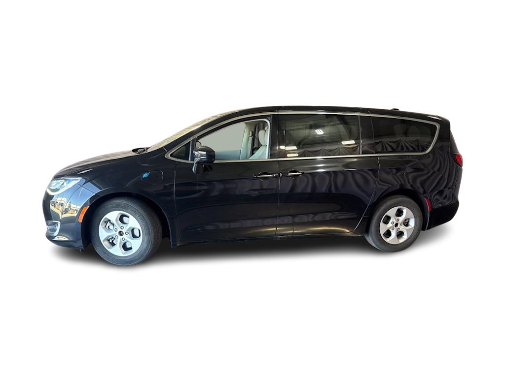 Thumbnail: 2018 Chrysler Pacifica - 3