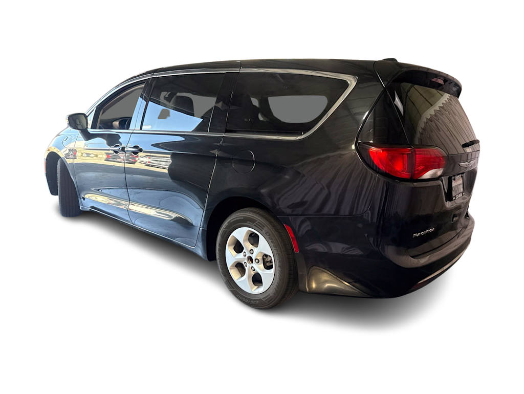Thumbnail: 2018 Chrysler Pacifica - 4