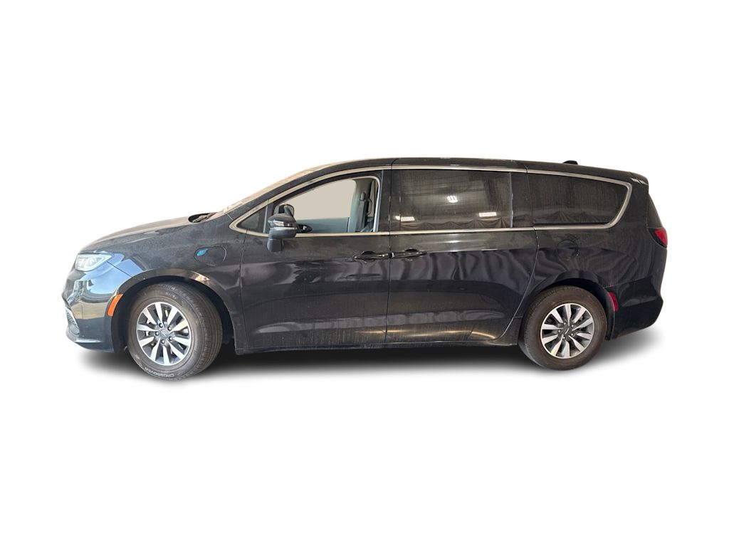 Thumbnail: 2023 Chrysler Pacifica - 3