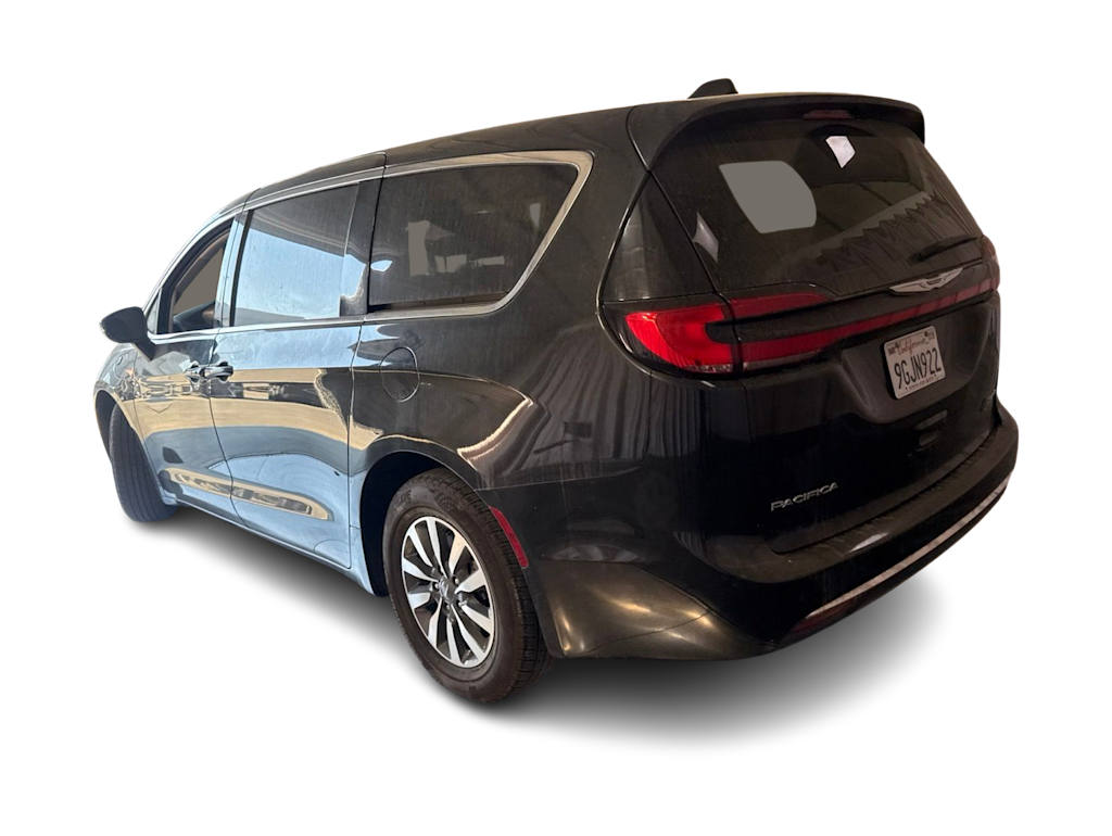 Thumbnail: 2023 Chrysler Pacifica - 4