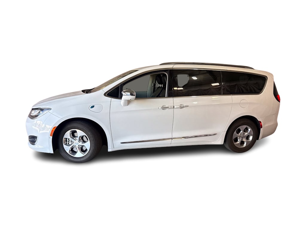 Thumbnail: 2018 Chrysler Pacifica - 3