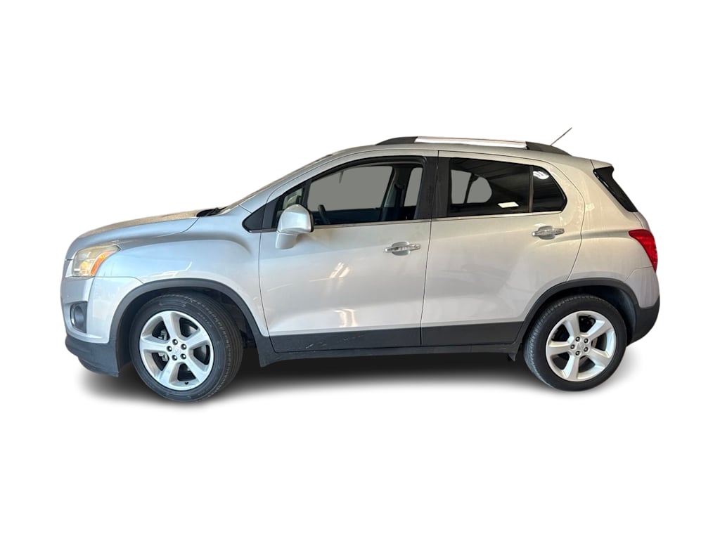 Thumbnail: 2015 Chevrolet Trax - 3