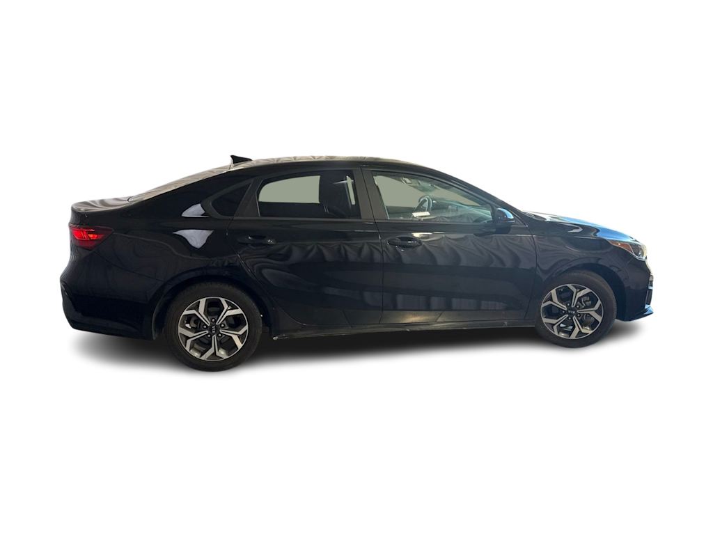 Thumbnail: 2021 Kia Forte - 16