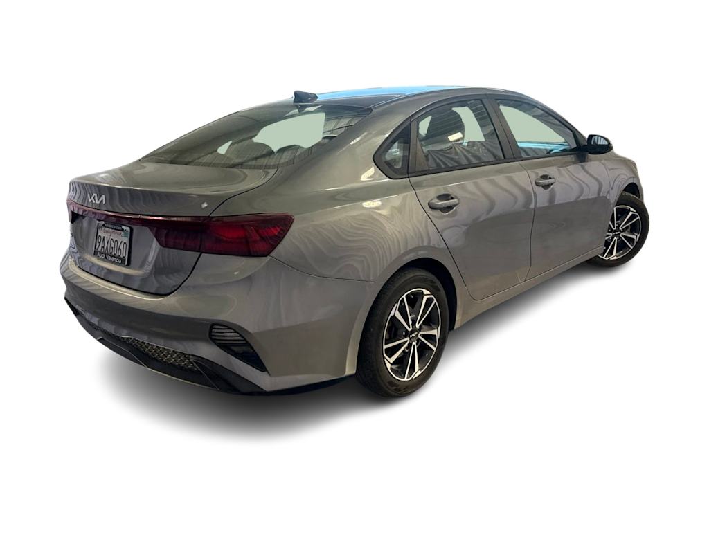 Thumbnail: 2022 Kia Forte - 13