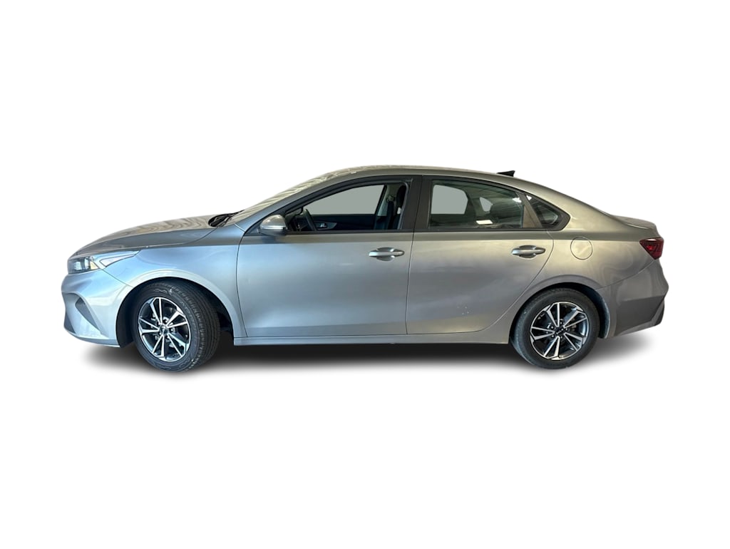 Thumbnail: 2022 Kia Forte - 14