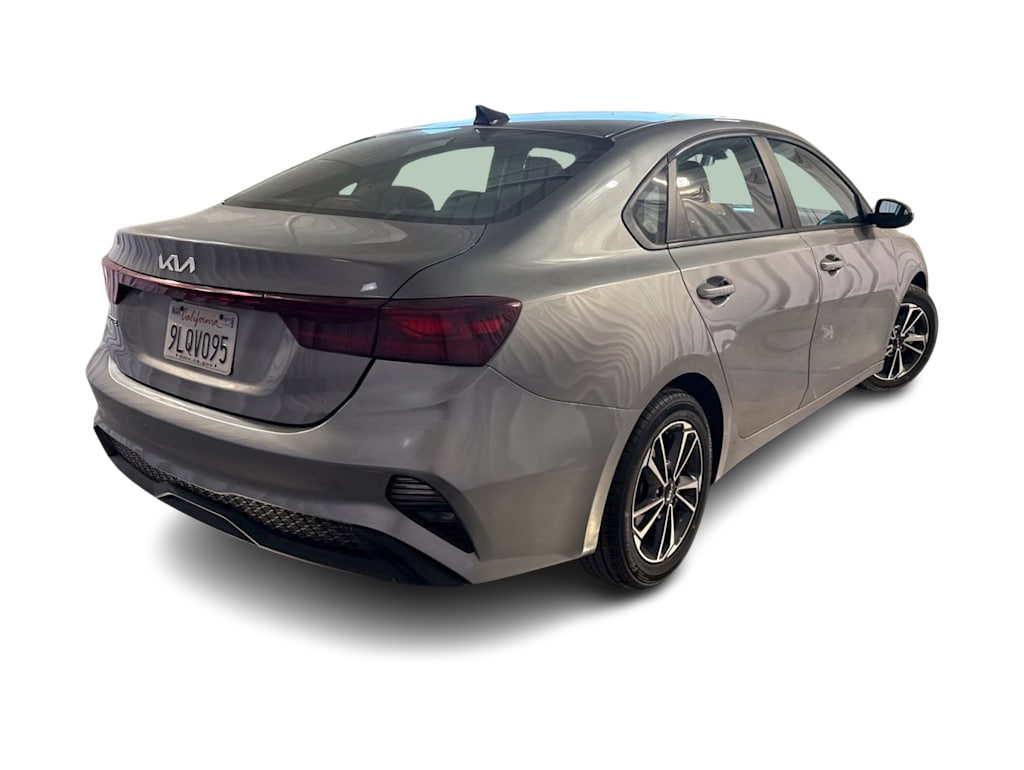 Thumbnail: 2024 Kia Forte - 16