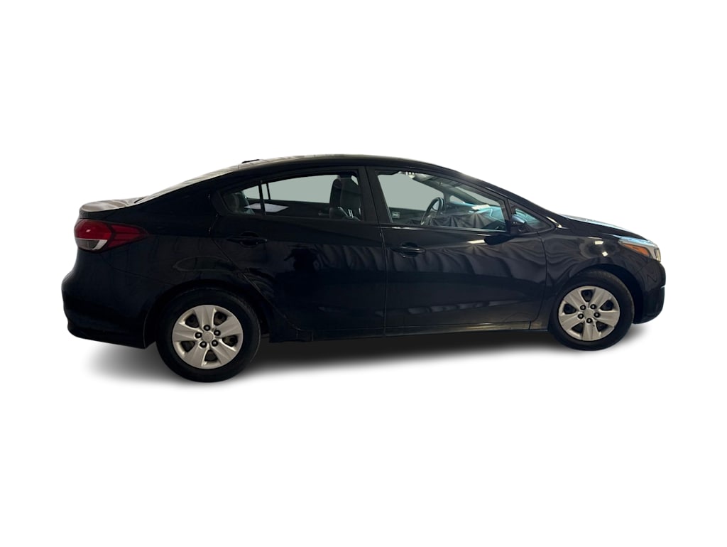 Thumbnail: 2017 Kia Forte - 16