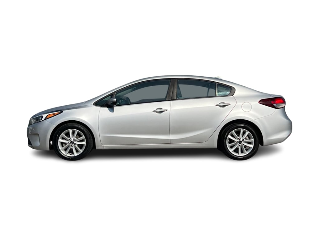 Thumbnail: 2017 Kia Forte - 3