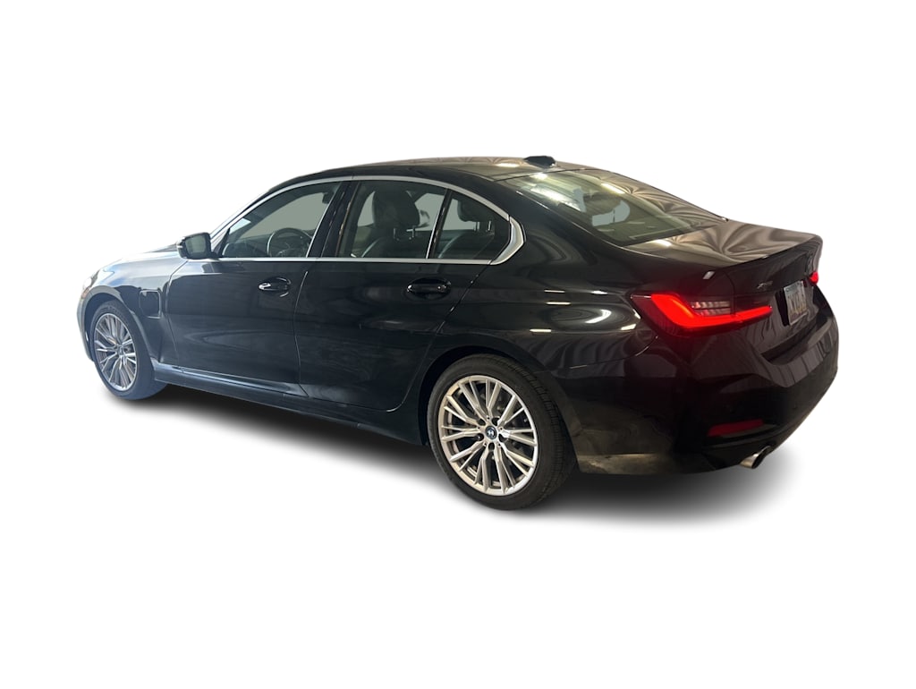 Thumbnail: 2024 BMW 3 Series - 3