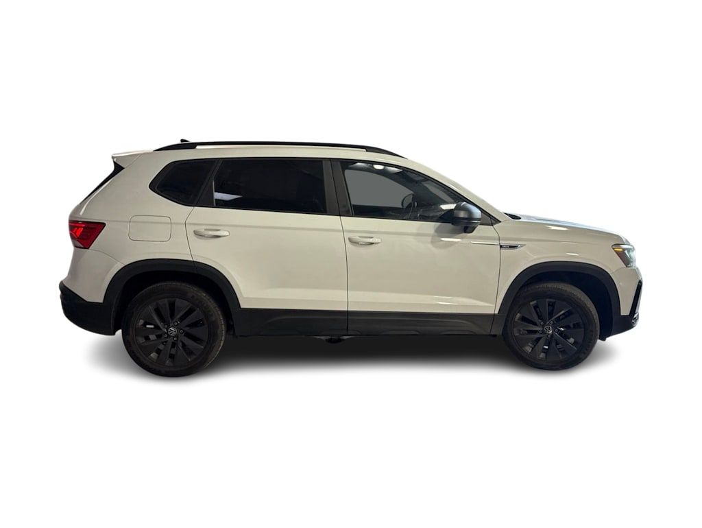 Thumbnail: 2022 Volkswagen Taos - 16