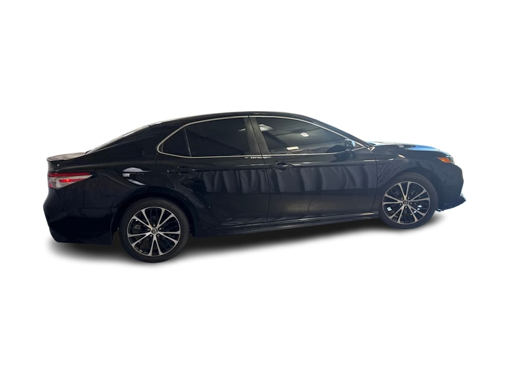 Thumbnail: 2018 Toyota Camry - 16