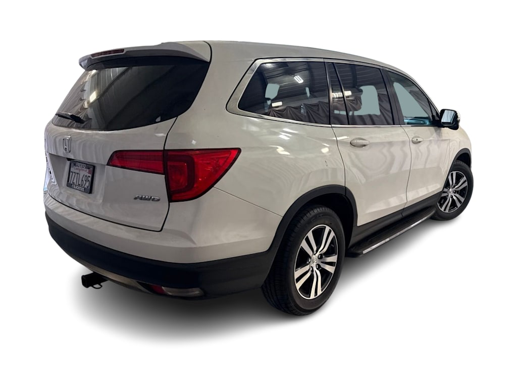 Thumbnail: 2017 Honda Pilot - 14