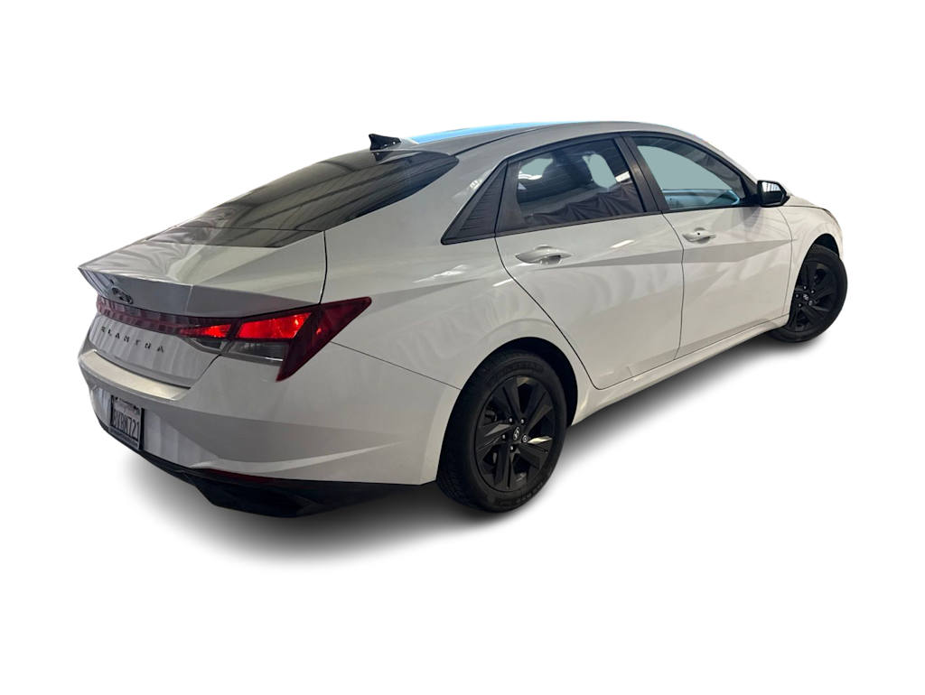 Thumbnail: 2021 Hyundai Elantra - 17