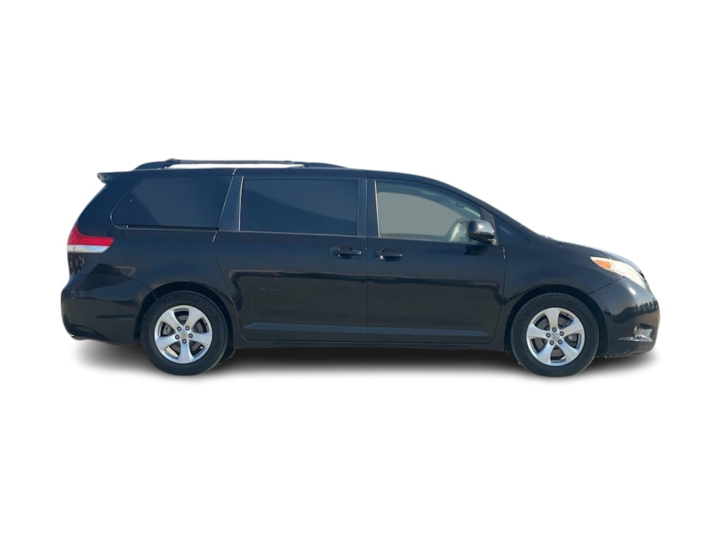 2012 Toyota Sienna LE 19