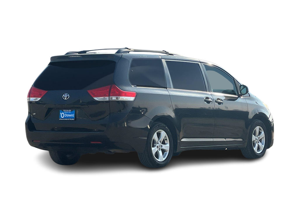 2012 Toyota Sienna LE 18