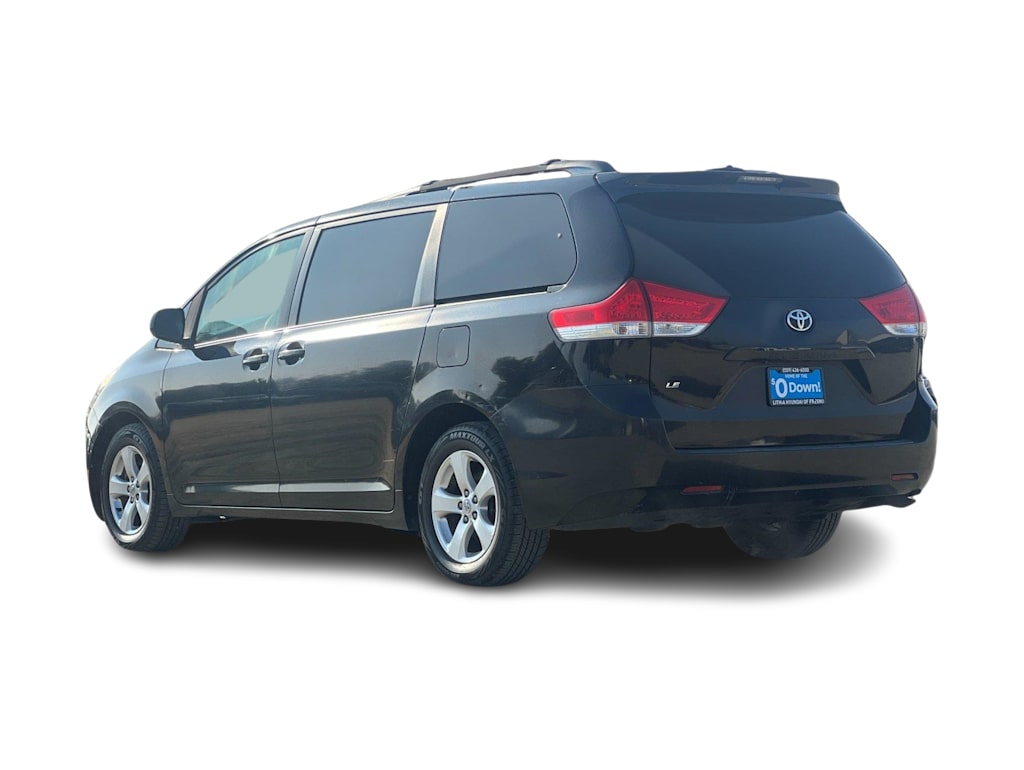 2012 Toyota Sienna LE 4