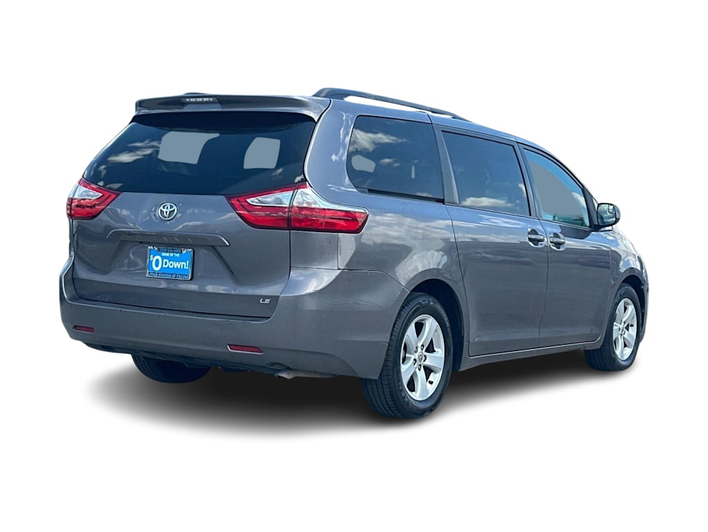 Thumbnail: 2015 Toyota Sienna - 17