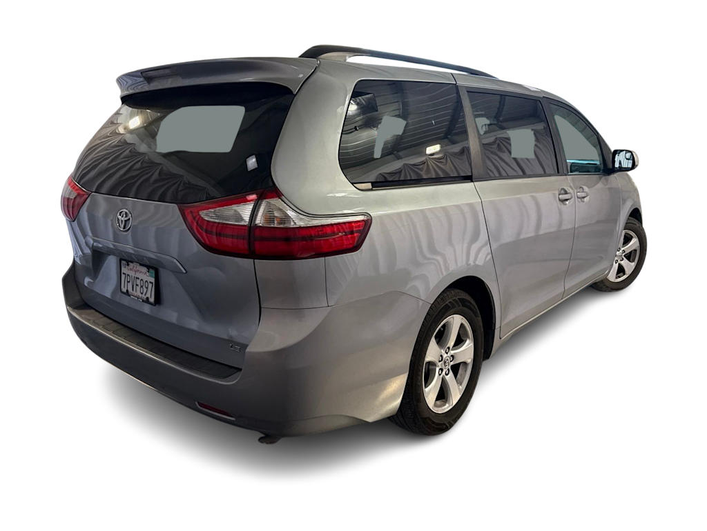 Thumbnail: 2016 Toyota Sienna - 17