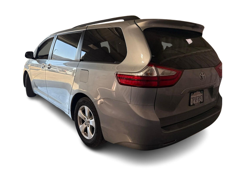Thumbnail: 2016 Toyota Sienna - 3