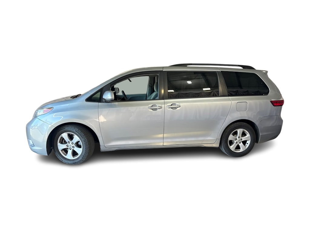 Thumbnail: 2016 Toyota Sienna - 2
