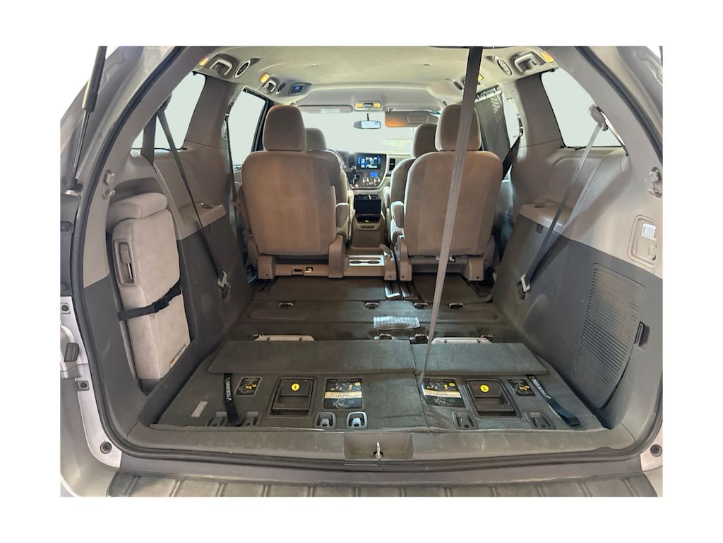 Thumbnail: 2016 Toyota Sienna - 14