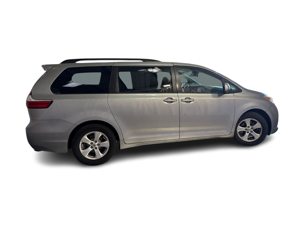 Thumbnail: 2016 Toyota Sienna - 16