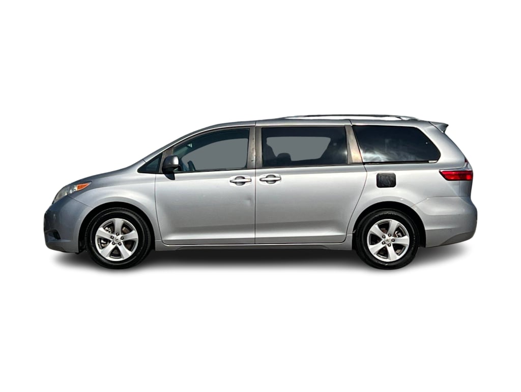 Thumbnail: 2017 Toyota Sienna - 3