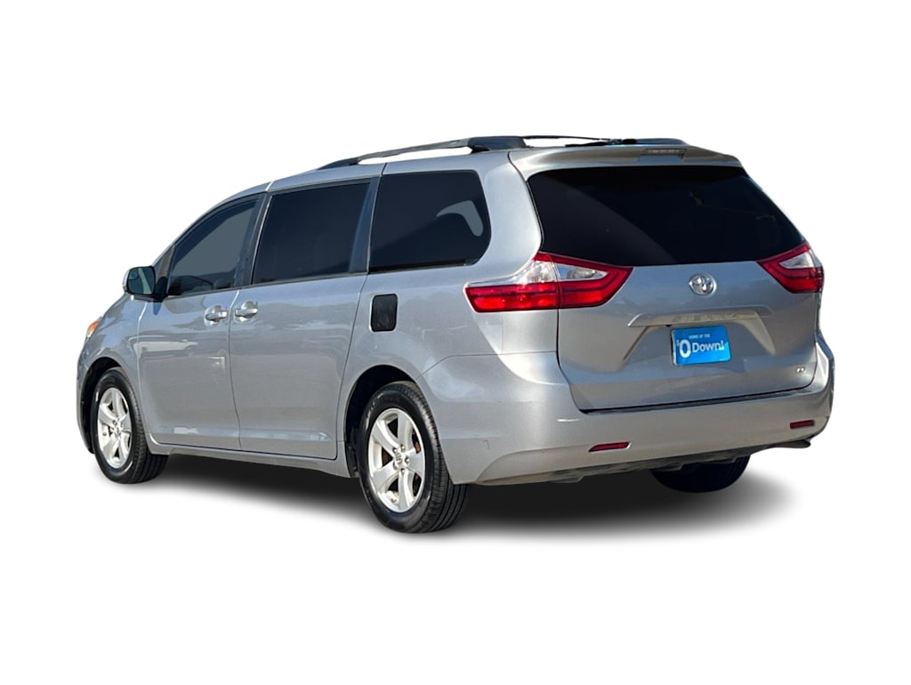 Thumbnail: 2017 Toyota Sienna - 4