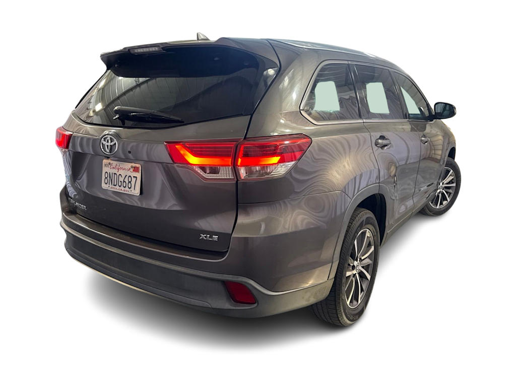 Thumbnail: 2019 Toyota Highlander - 15