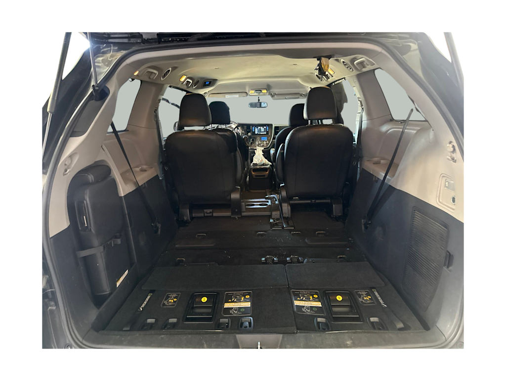 Thumbnail: 2015 Toyota Sienna - 12