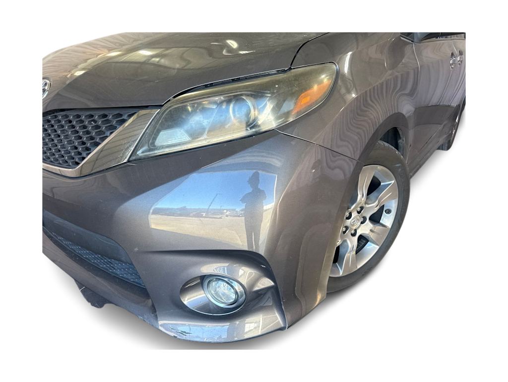 Thumbnail: 2015 Toyota Sienna - 15