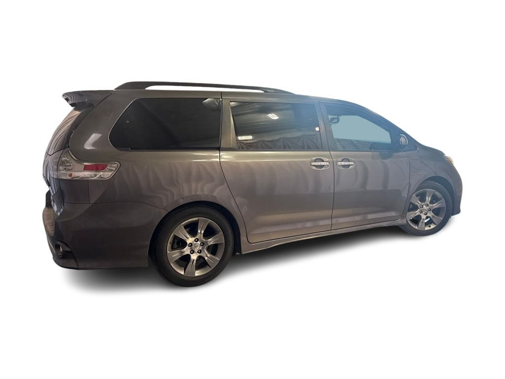 Thumbnail: 2015 Toyota Sienna - 14