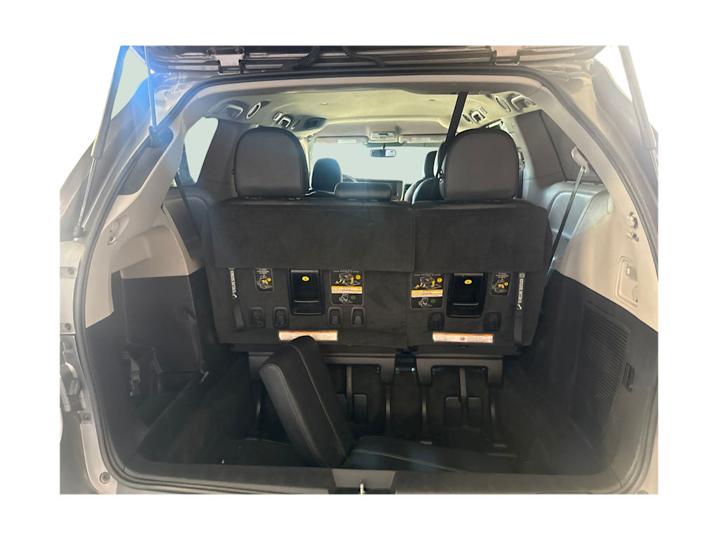 Thumbnail: 2015 Toyota Sienna - 19