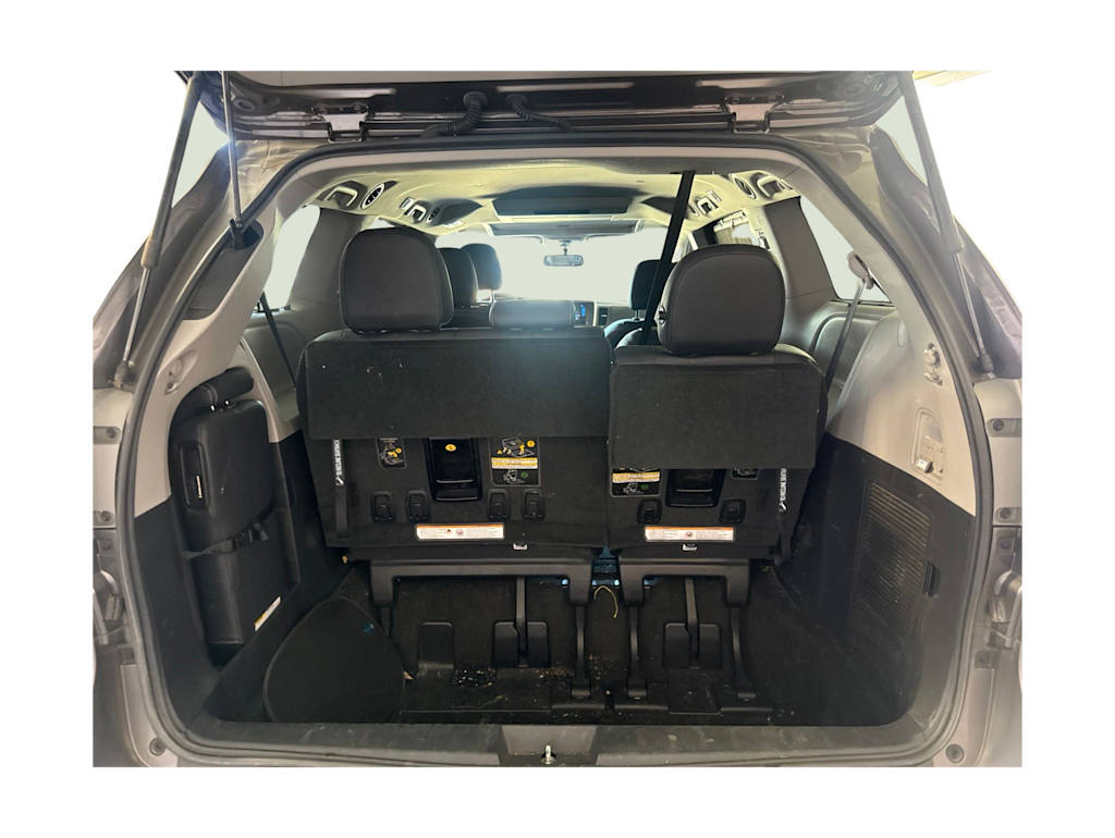 Thumbnail: 2016 Toyota Sienna - 10