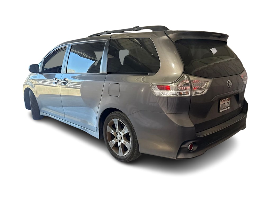 Thumbnail: 2016 Toyota Sienna - 3