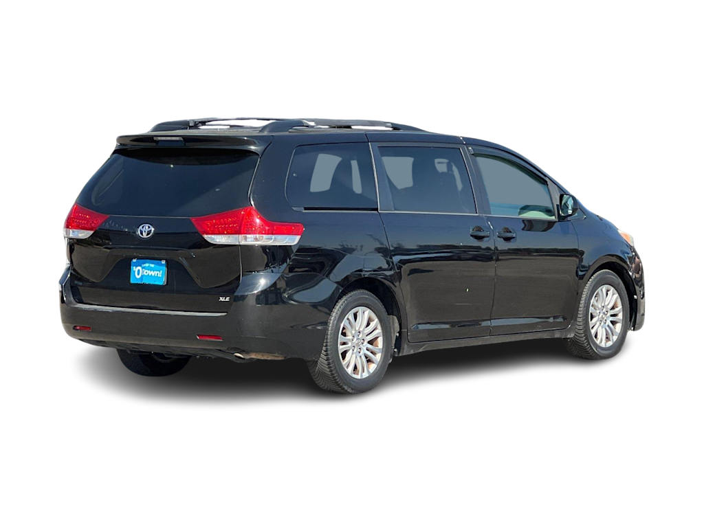 Thumbnail: 2014 Toyota Sienna - 18