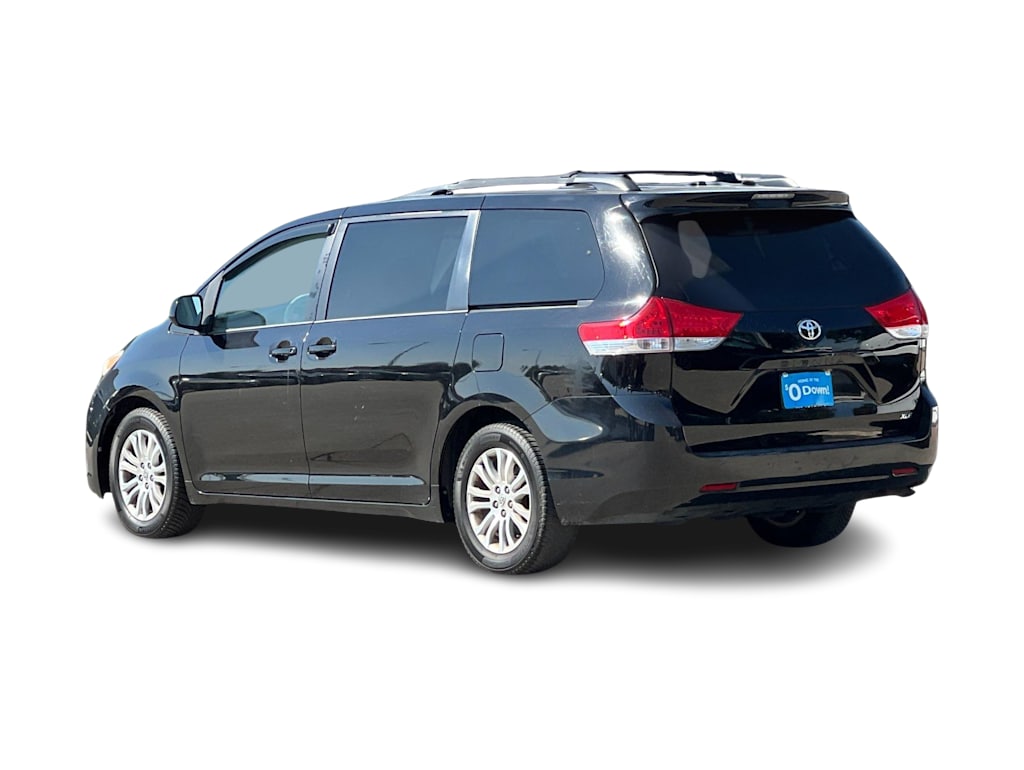 Thumbnail: 2014 Toyota Sienna - 4