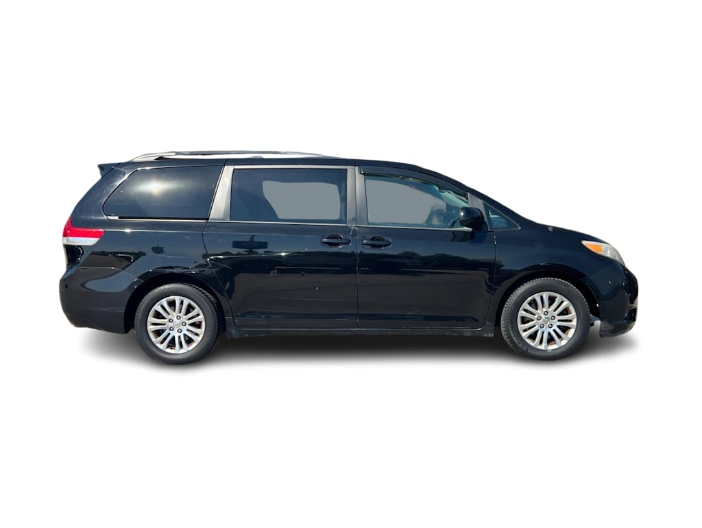 Thumbnail: 2014 Toyota Sienna - 19