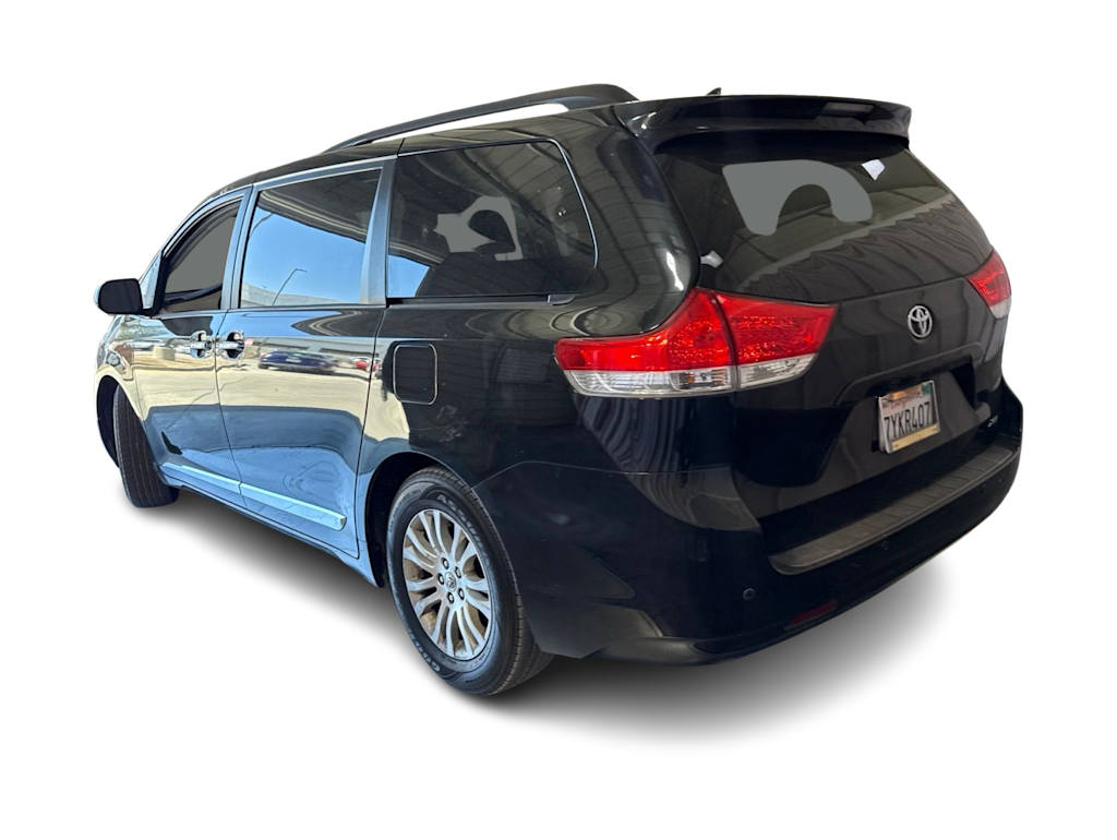 Thumbnail: 2014 Toyota Sienna - 3