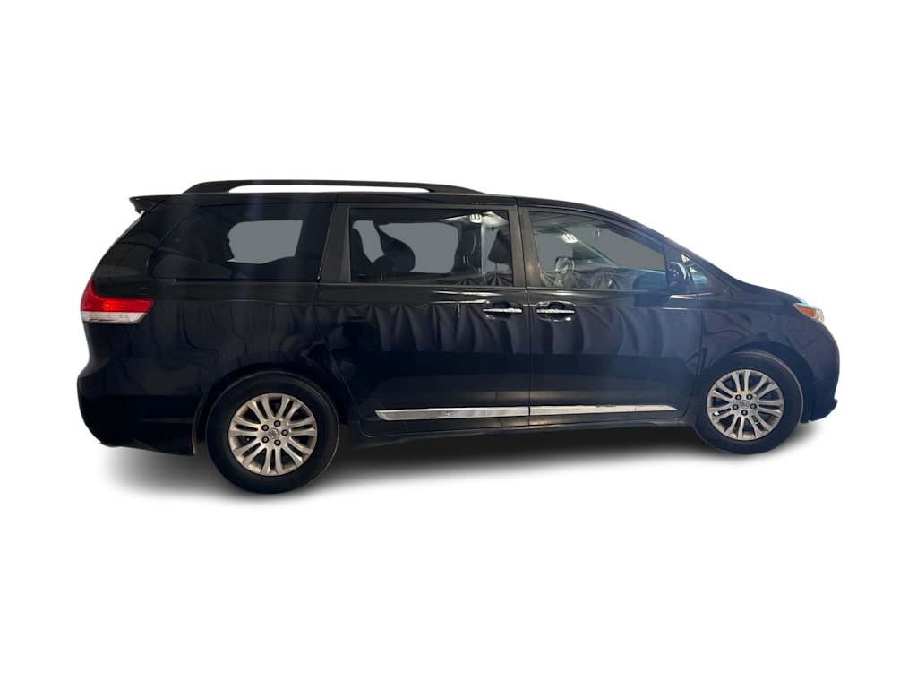Thumbnail: 2014 Toyota Sienna - 13