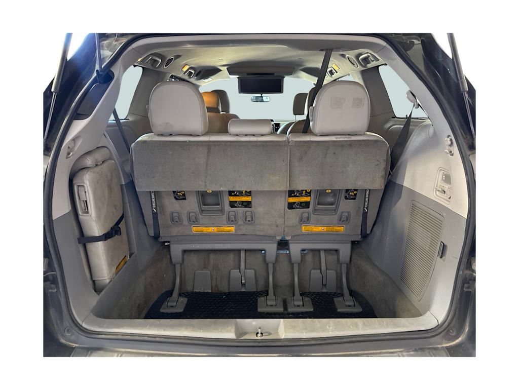 Thumbnail: 2014 Toyota Sienna - 11