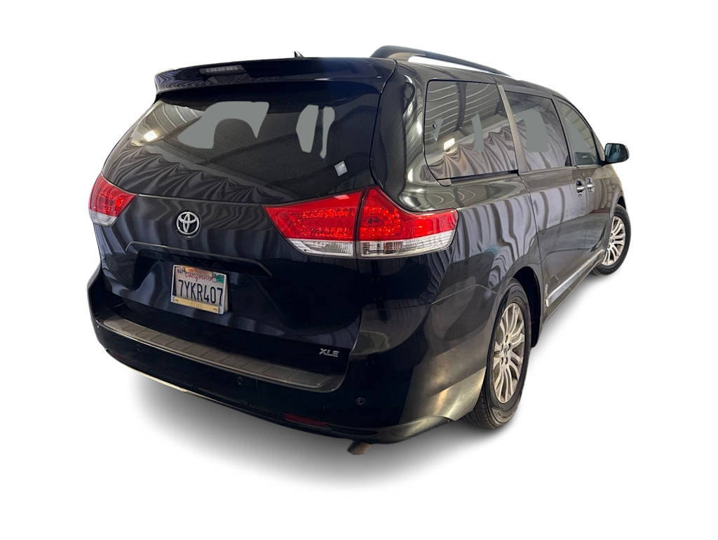 Thumbnail: 2014 Toyota Sienna - 14