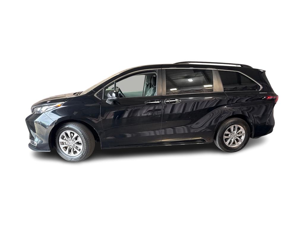 Thumbnail: 2024 Toyota Sienna - 3