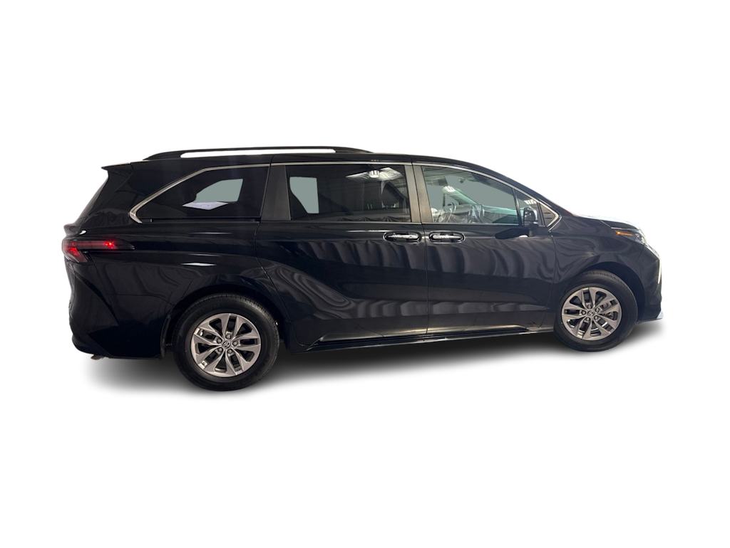 Thumbnail: 2024 Toyota Sienna - 18