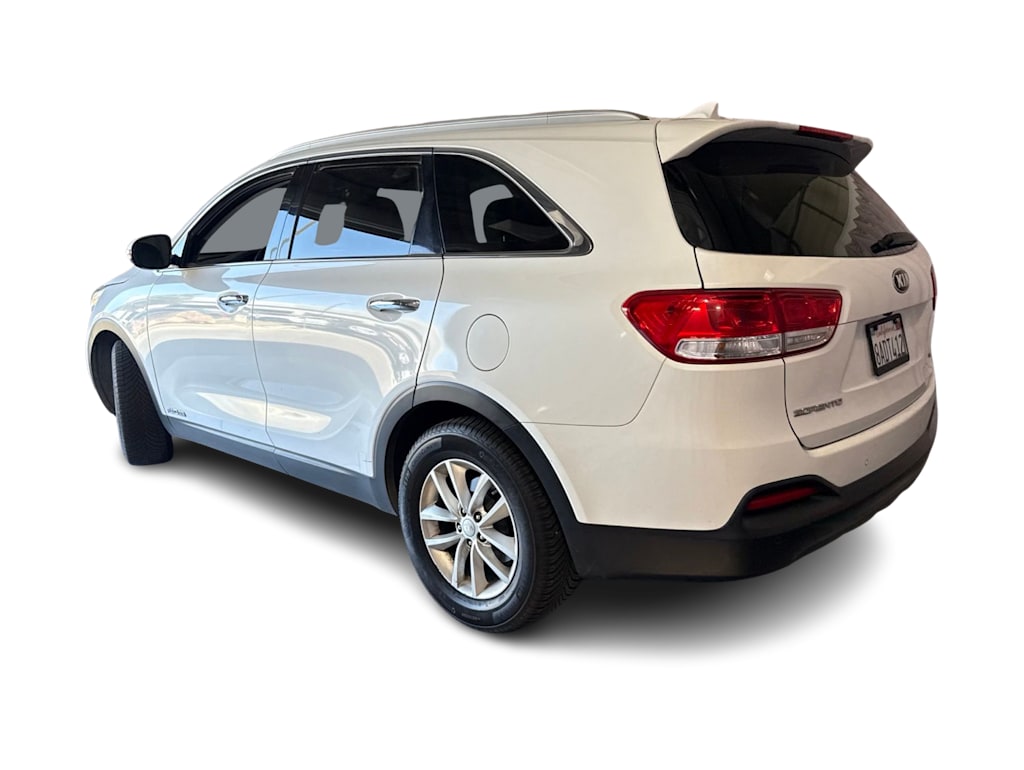 Thumbnail: 2017 Kia Sorento - 4