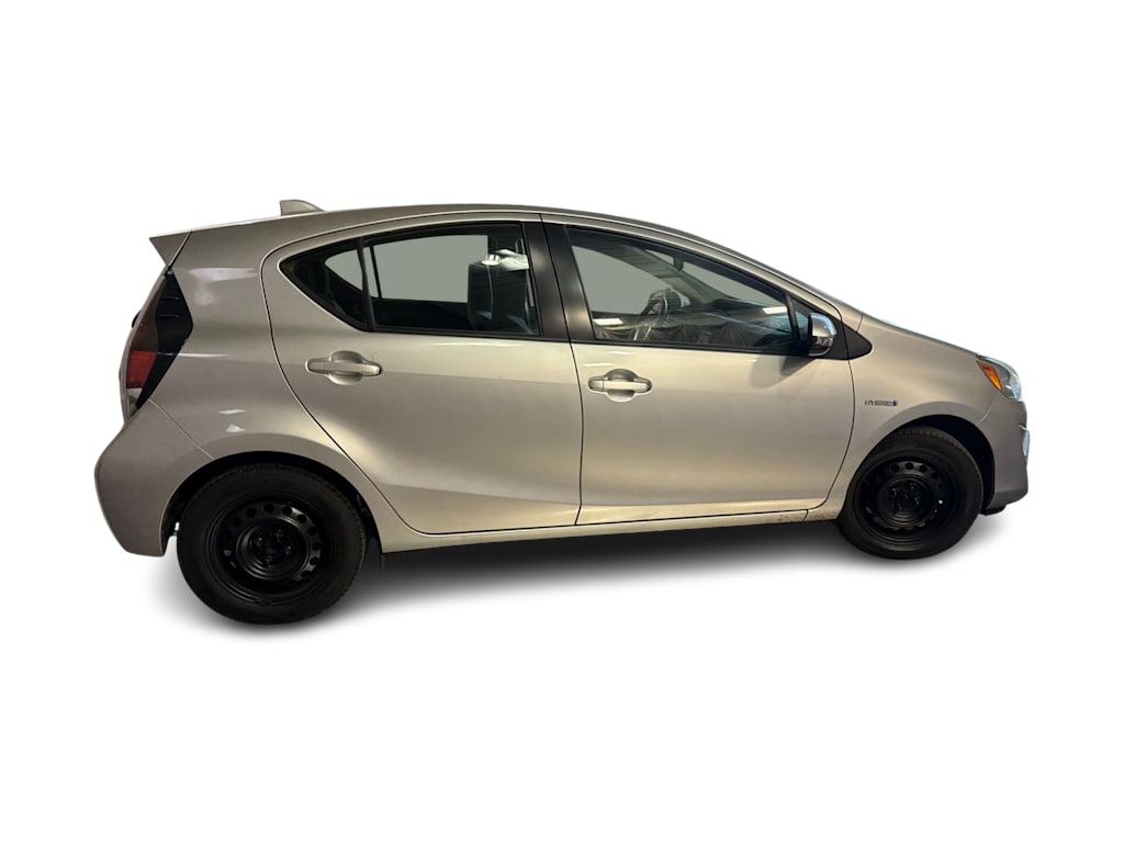 Thumbnail: 2015 Toyota Prius c - 15
